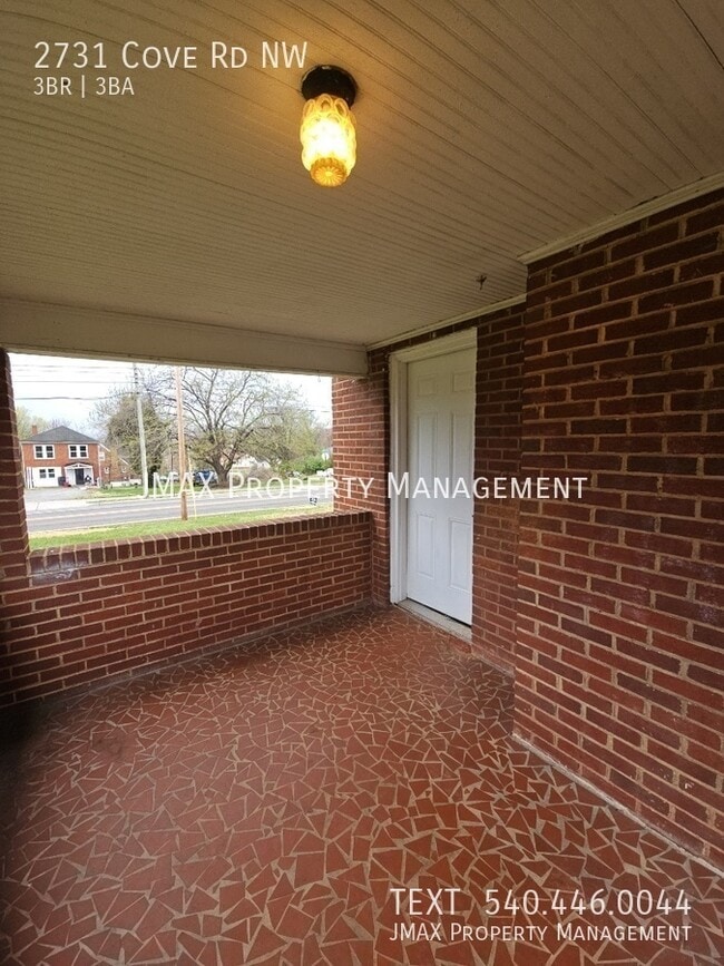 Building Photo - 2731 Cove Rd