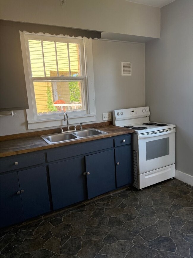 Building Photo - Sunny Minne Lusa 3 BR