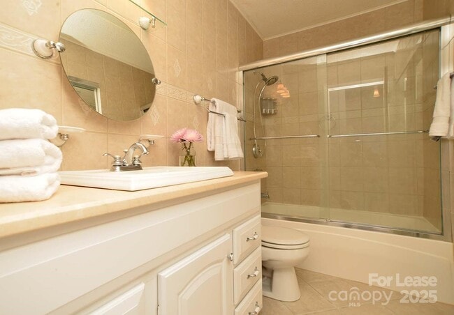 Building Photo - 8843 Hunter Ridge Dr