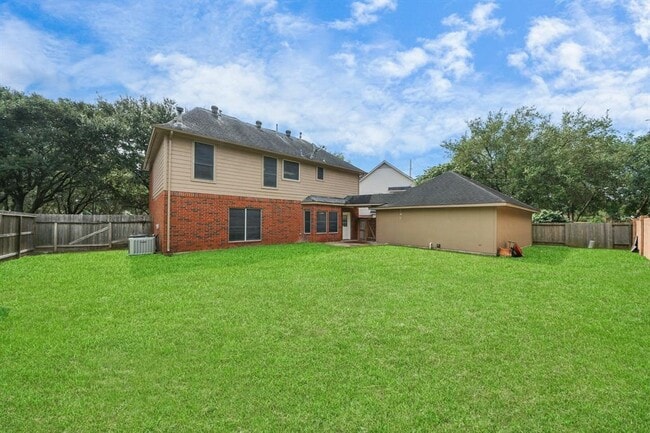 Building Photo - 1302 Raintree Cir