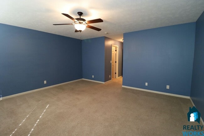 Building Photo - Great Sized 3 bed Townhome!