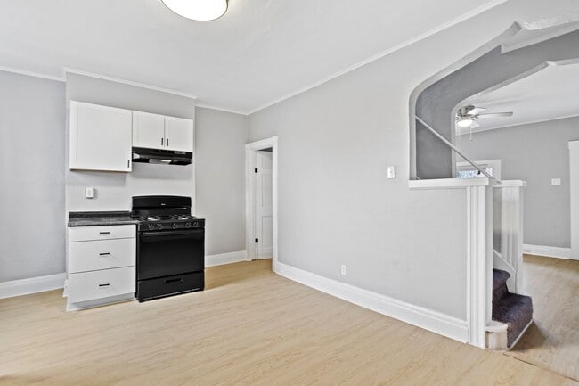 Building Photo - Renovated 3 Bed, 1 Bath Home in Hazelwood - Central AC, Convenient Location - Available Now!