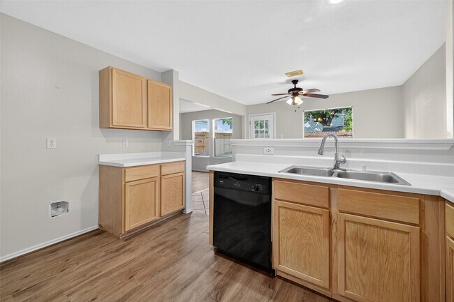 Building Photo - 16318 N Glade Dr
