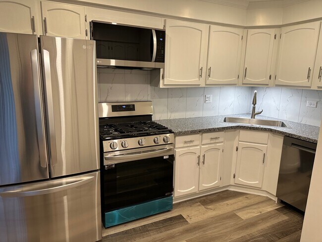 Primary Photo - 249 N Gregory St