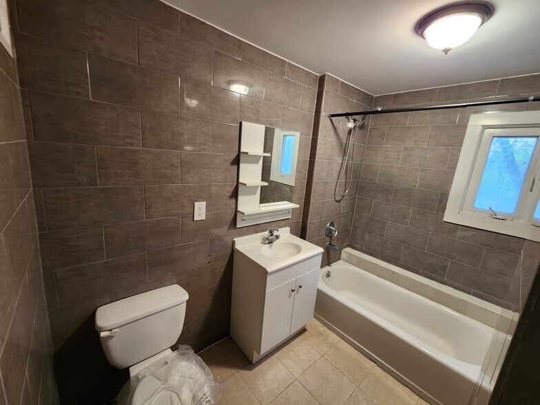 Building Photo - 337 Riverside Dr