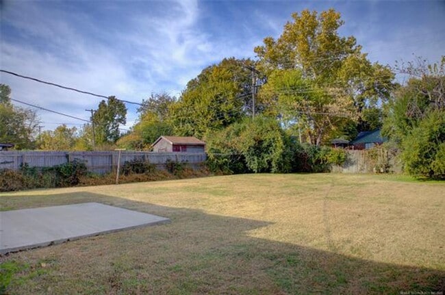 Building Photo - Charming Midtown Bungalow!