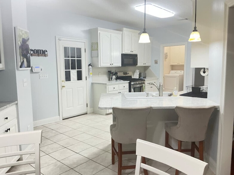 Building Photo - 904 S 34th Ave