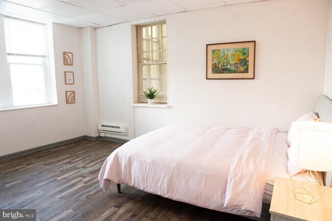 Building Photo - 3809 Ventnor Ave