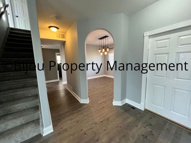 Building Photo - Spacious Country Living!