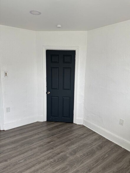 Building Photo - 6135 Vine St