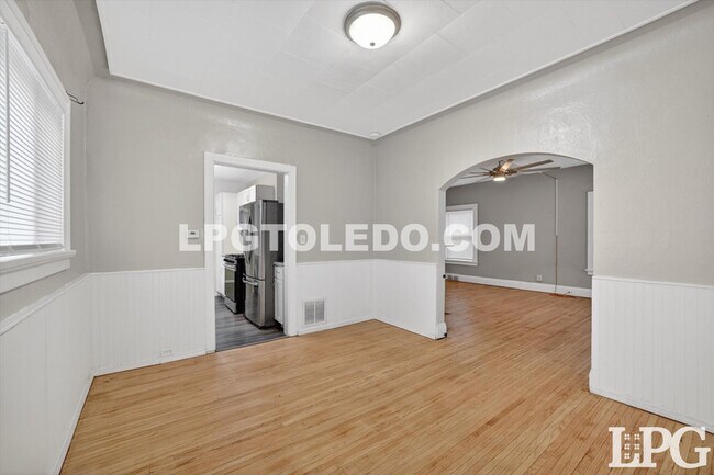 Building Photo - 4120 Parrakeet Ave