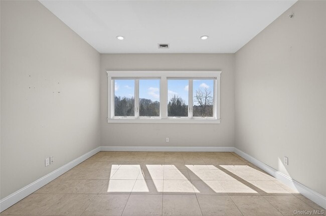 Building Photo - 24 Bayville Ave