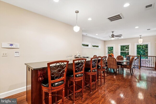 Building Photo - 9454 Newbridge Dr