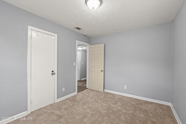 Building Photo - 2739 King Cole Dr