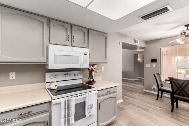 Building Photo - 3407 N Pleasant Dr