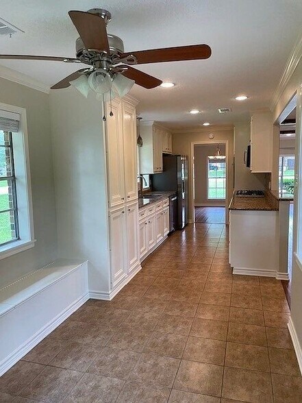 Building Photo - 1602 Eastvale Dr