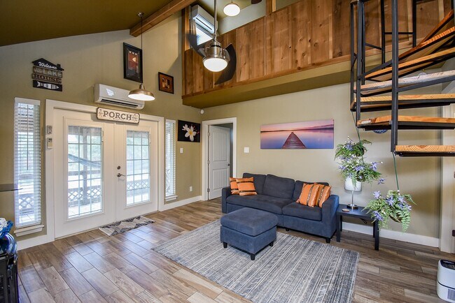 Building Photo - 330 Dixie Dr