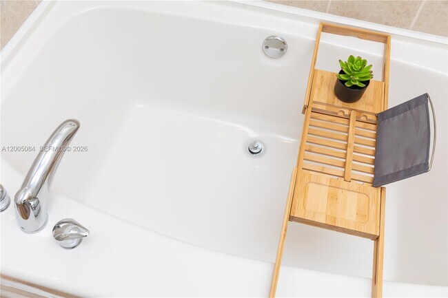 Building Photo - 1896 Crestview Way