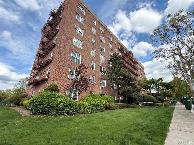 Building Photo - 47-27 Little Neck Pkwy