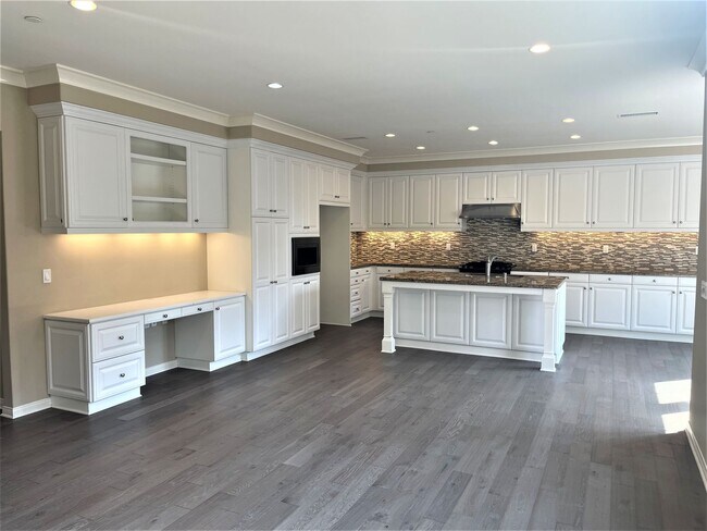 Building Photo - Gorgeous 3 bedroom home In the heart of Ir...