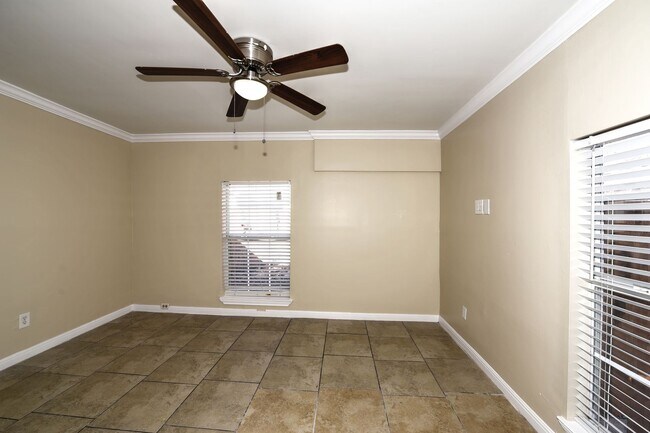 Building Photo - Stylish and Spacious 4-Bedroom Home PLUS C...