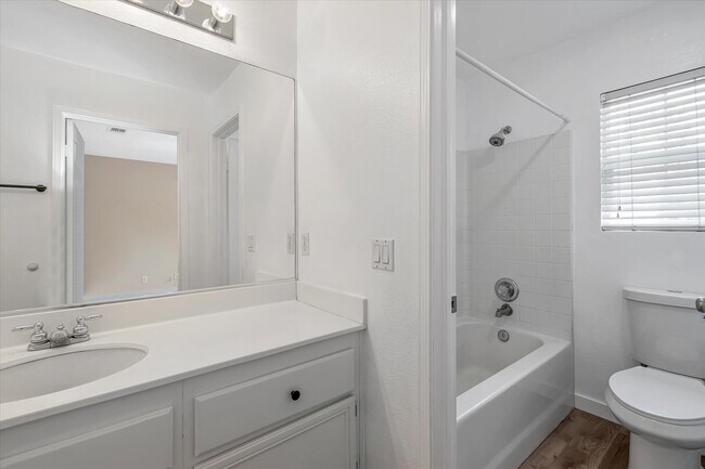 Building Photo - 18014 Flynn Dr