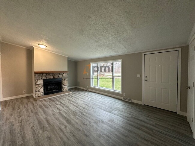 Building Photo - 798 Governor Rd