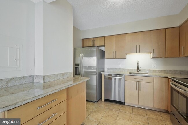 Building Photo - 3800 Fairfax Dr