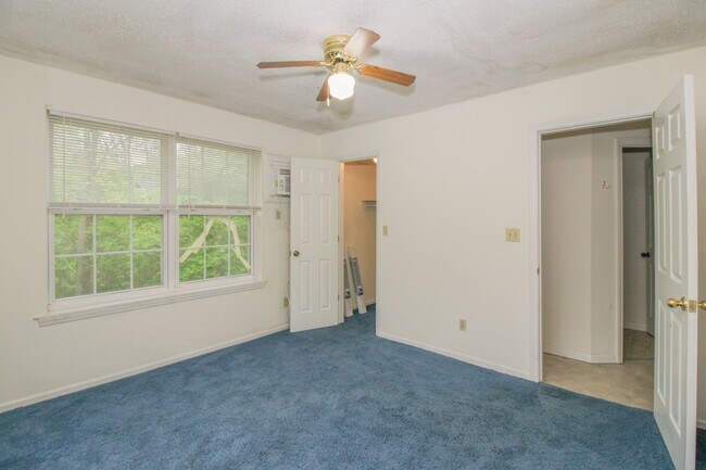 Building Photo - 1721 Cliff Dr