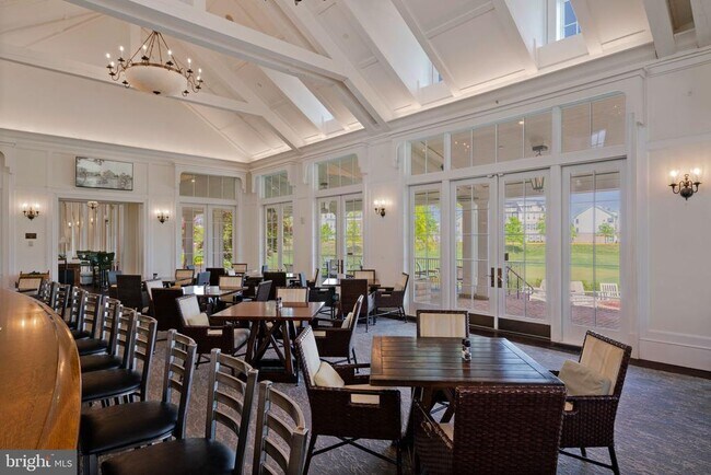 Building Photo - 17414 Southern Shrs Dr