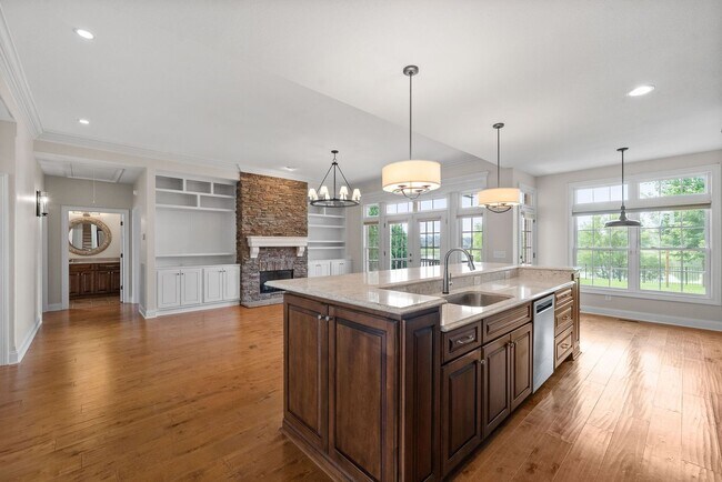 Building Photo - Pet Friendly Four Bedroom off Exit 8!