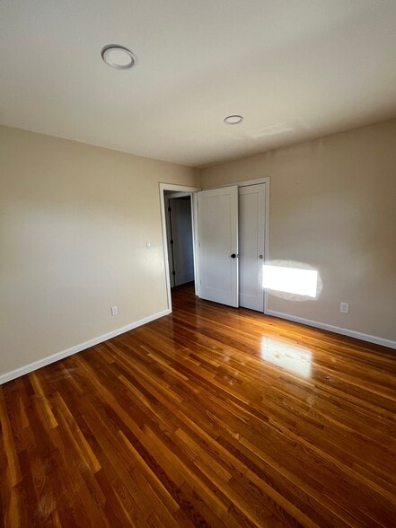 Building Photo - 0-02 2 St