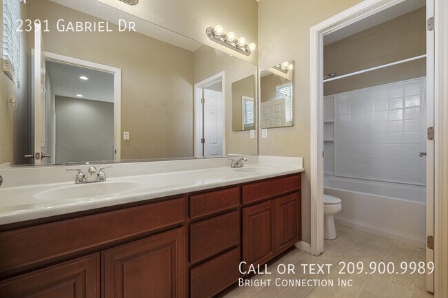 Building Photo - 2391 Gabriel Dr