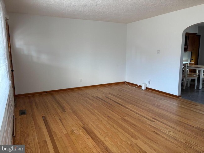 Building Photo - 8105 Winchester Ave