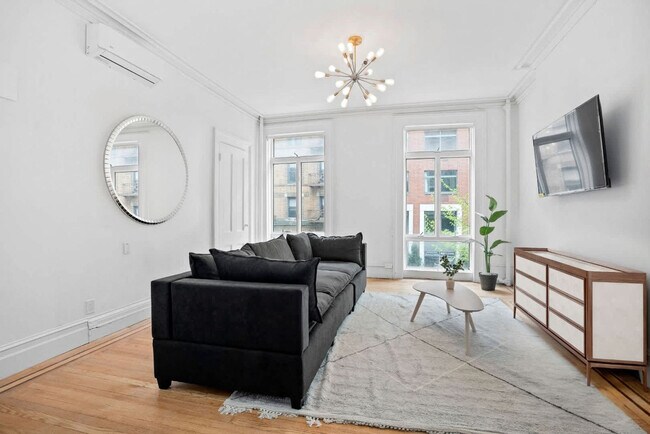 Building Photo - 257 W 19th St