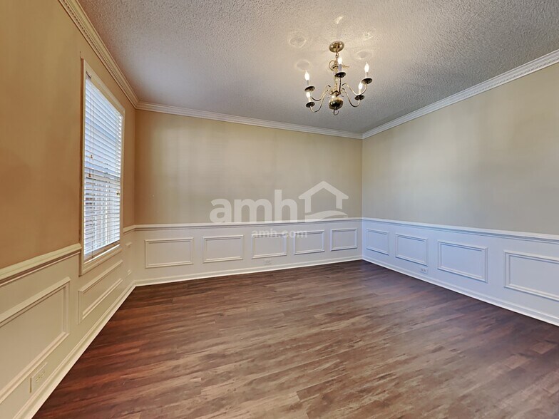 Building Photo - 110 Holbrook Ln