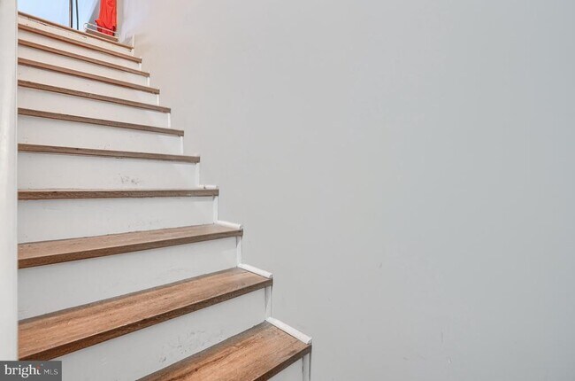 Building Photo - 1729 Guilford Ave