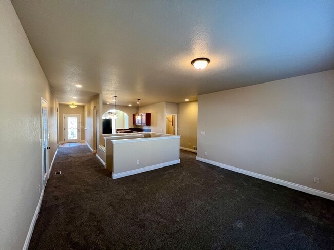 Building Photo - 5807 Zinfandel St