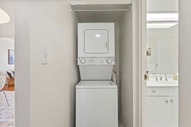 Building Photo - 1860 Ala Moana Blvd