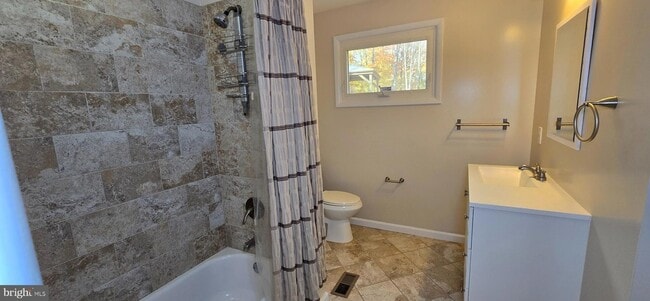 Building Photo - 7613 Locust Ln