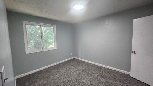 Building Photo - "Charming 3-Bed Home with Modern Amenities in Temple Hills - Ideal Location!"