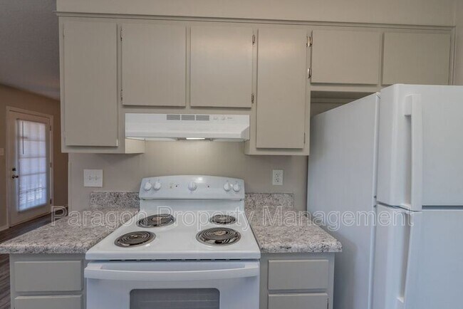 Building Photo - 2571 1/2 Tobacco Rd