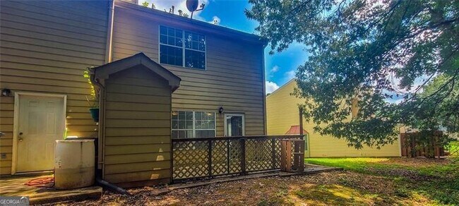 Building Photo - 2120 Fairways Ct