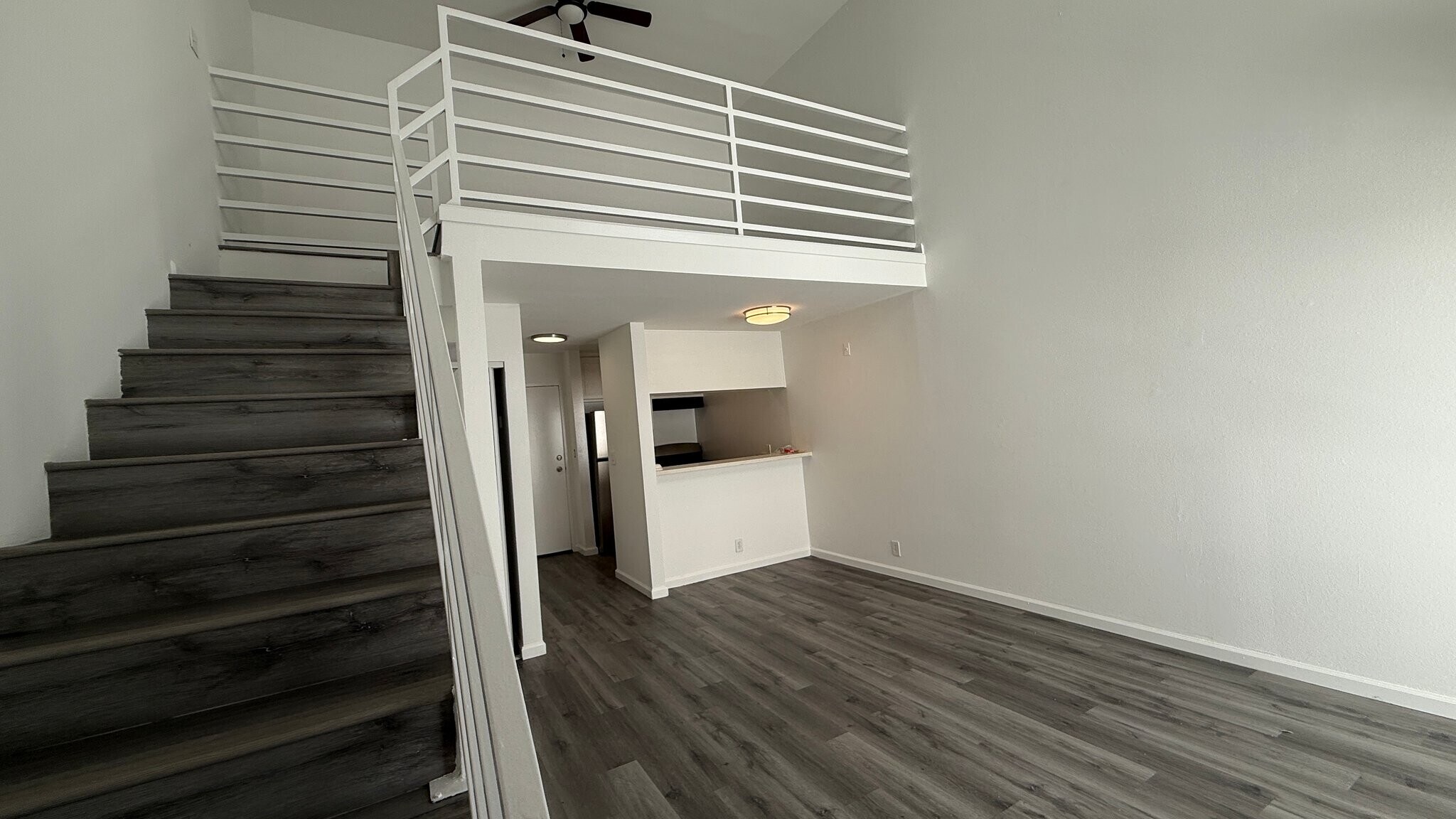 Building Photo - 7044 Hawthorn Ave