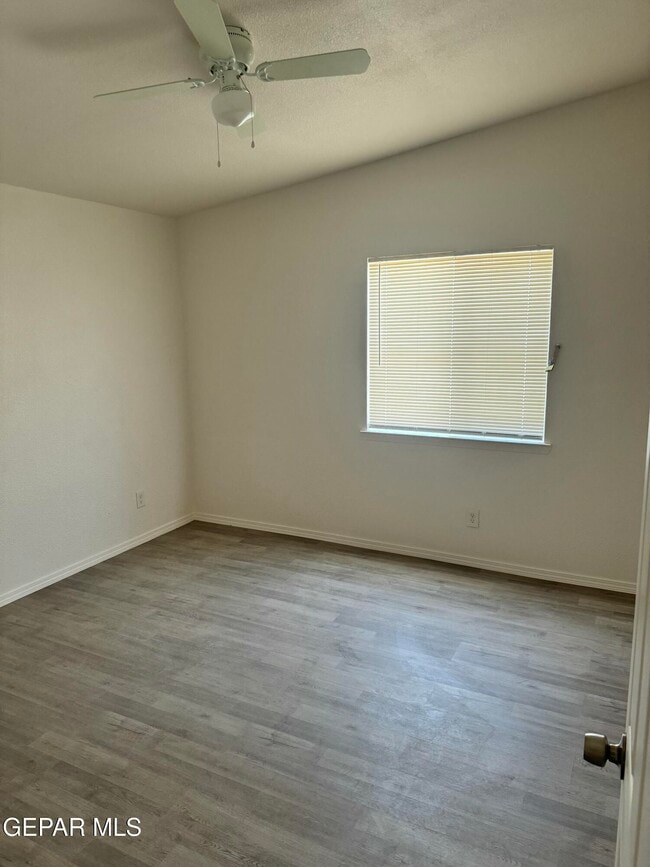 Building Photo - 868 Barandal Dr
