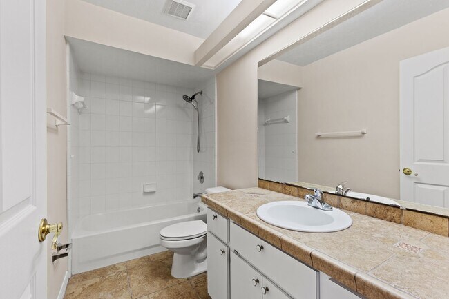 Building Photo - 3 Bedroom, 2 Bath Home in Broadmoor