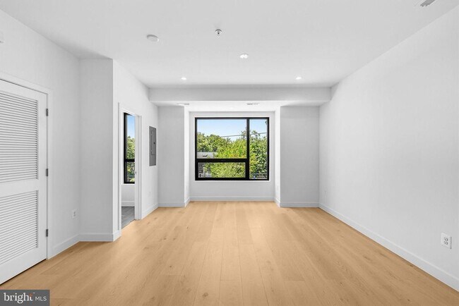 Building Photo - 2530 Elvans Rd SE