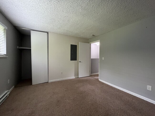 Building Photo - 4911 SW Beaverton Hillsdale Hwy