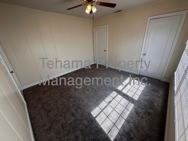 Building Photo - Adorable 3 bedroom, 1.5 bath home in Red B...