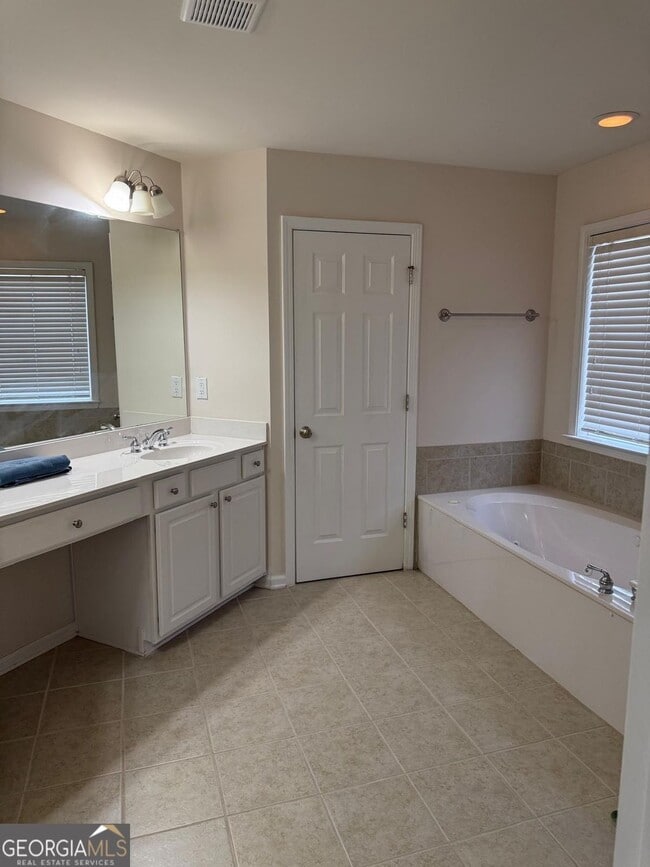 Building Photo - 830 Pimlicon Pl